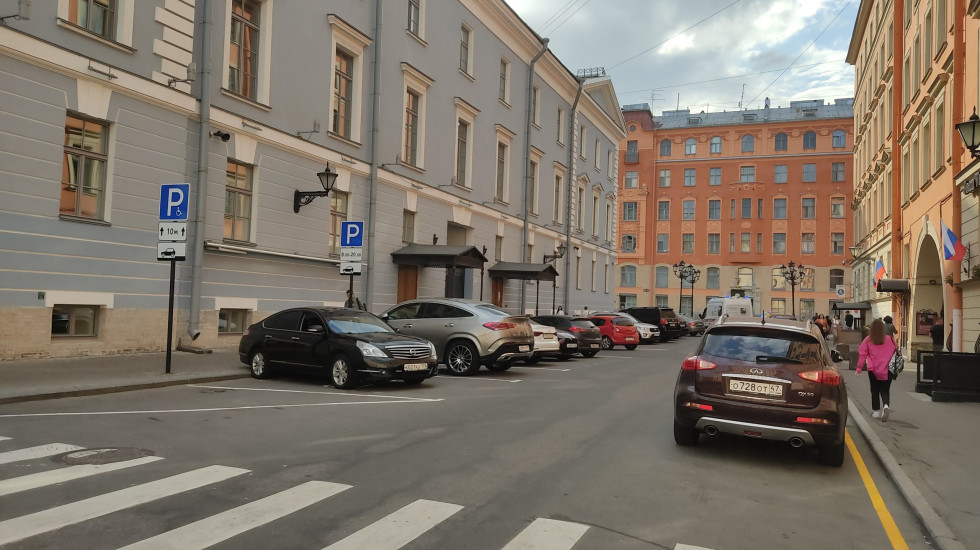 Жителям центра Петербурга расширили свободу от платной парковки