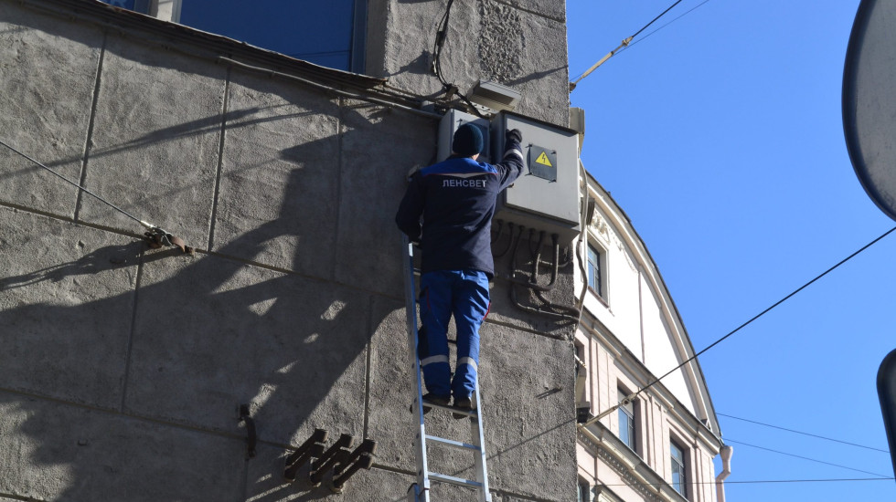 Вводятся штрафы за недопуск операторов связи в подъезды домов
