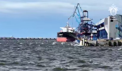Иностранное судно-газовоз пришло в Усть-Лугу заминированным