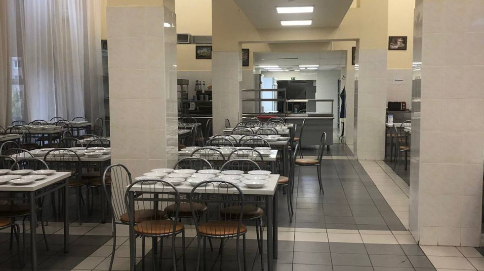 Петербургские студенты отравились после похода в столовую