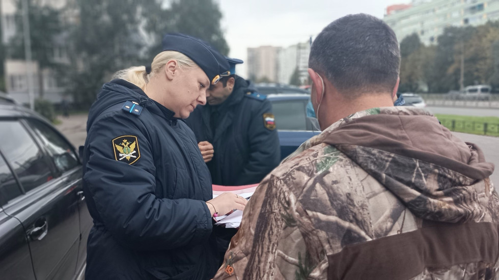Коммунальщики лишились служебной «Лады» за побитое авто петербуржца