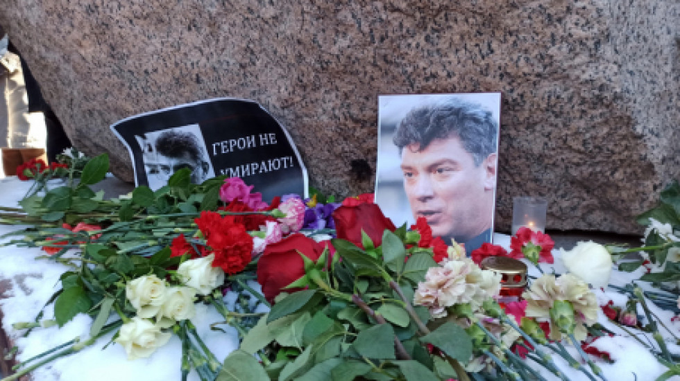 Смольный не против памяти Немцова
