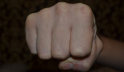 В Приозерске из-за девочки пятеро подростков били одного