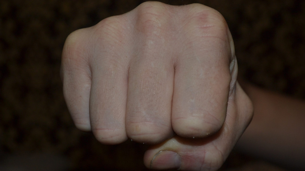 В Приозерске из-за девочки пятеро подростков били одного