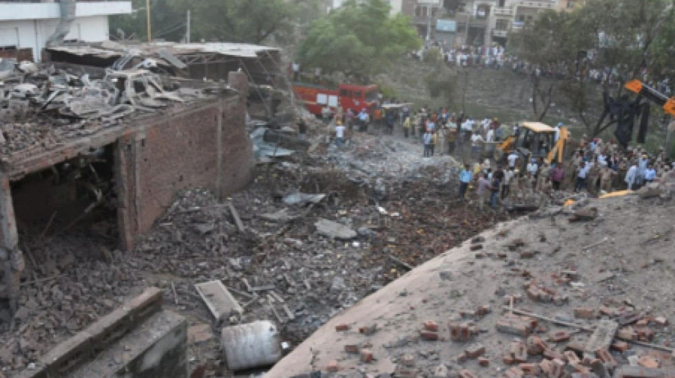 22 человека погибли при взрыве завода по производству фейерверков в Индии
