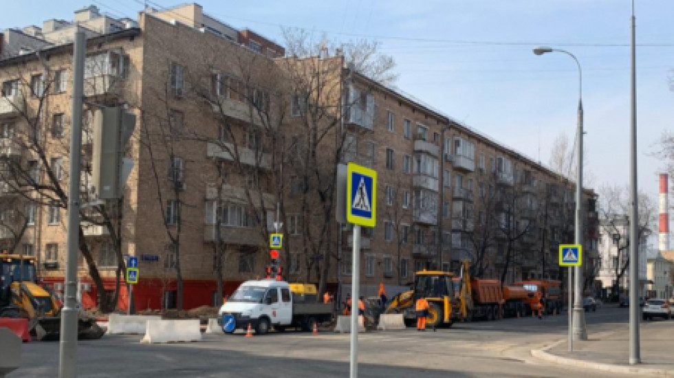 Москва на карантине кладет плитку