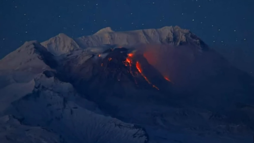 Вулканы на Камчатке разбушевались
