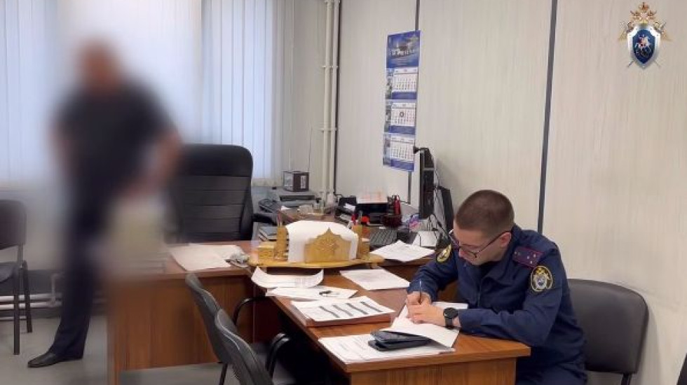 Руководителям трех отделов полиции во Всеволожске вменяют взятки