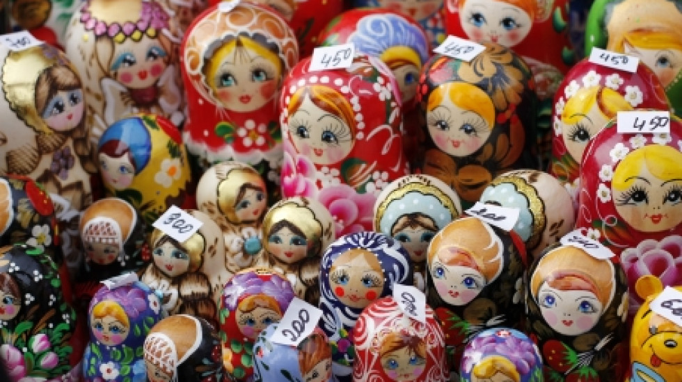 Песков назвал невысокой готовность 41% молодых россиян уехать из России