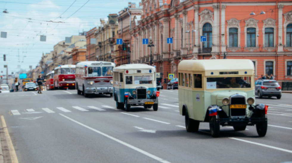 Петербург может с июля ограничить скорость на Невском проспекте до 40 км/ч