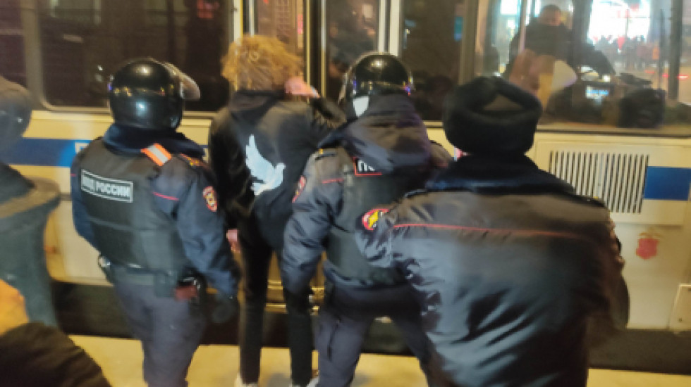 Антивоенные выступления стали в РФ уголовно наказуемыми