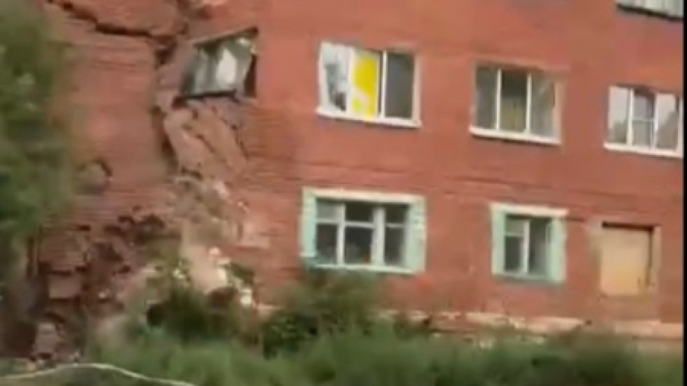В Омске обвалилась жилая пятиэтажка
