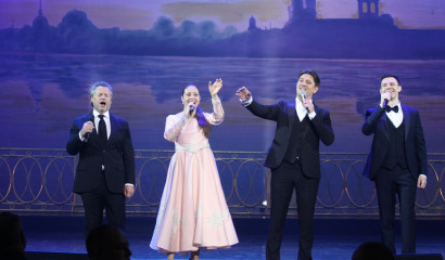 Петербургских волонтеров поздравили звезды в БКЗ «Октябрьский»