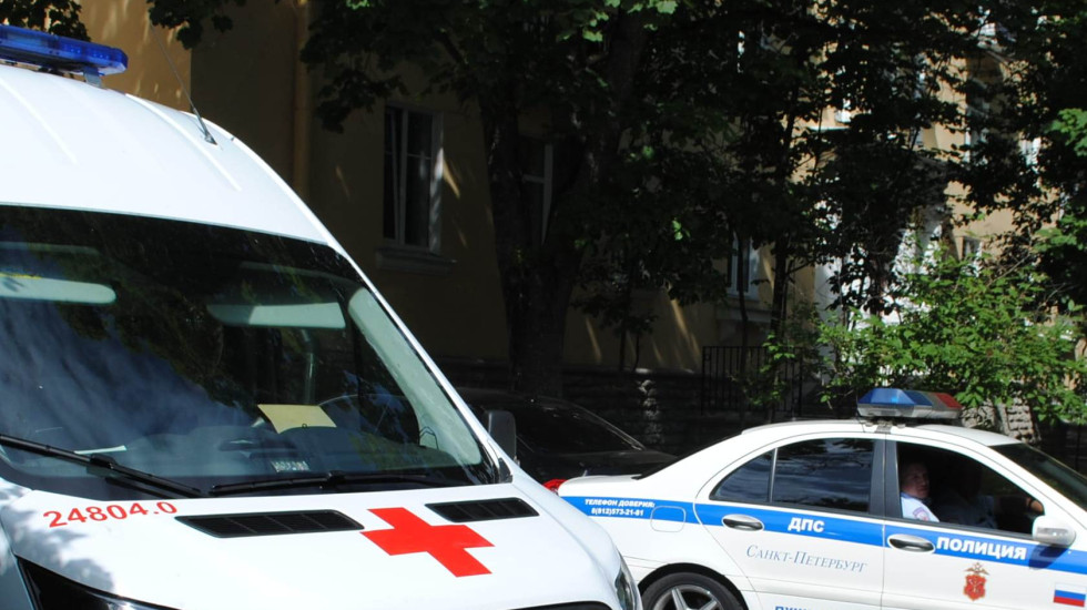 В Петербурге свернувший во двор грузовик сбил малыша на самокате