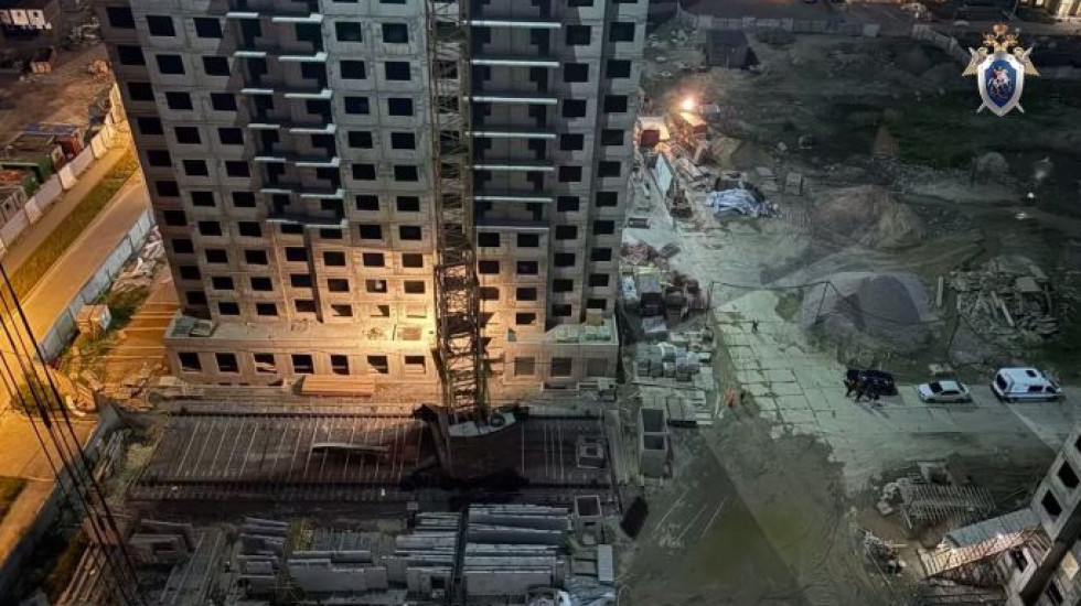 В Ручьях монтажника убило бетонной плитой