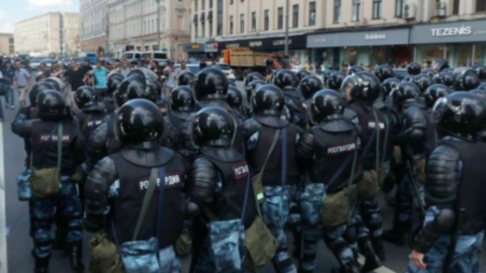 У пострадавшей от побоев на митинге диагностировали черепно-мозговую травму