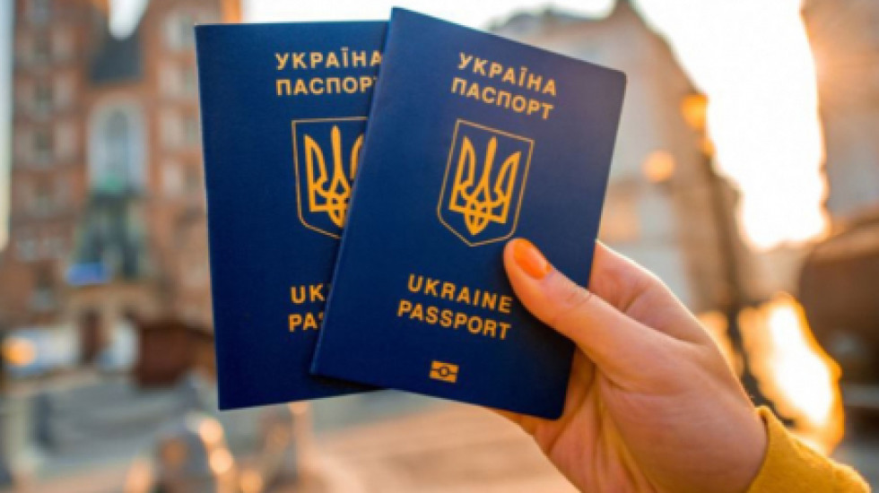 Порошенко напомнил о преимуществах украинского паспорта перед российским