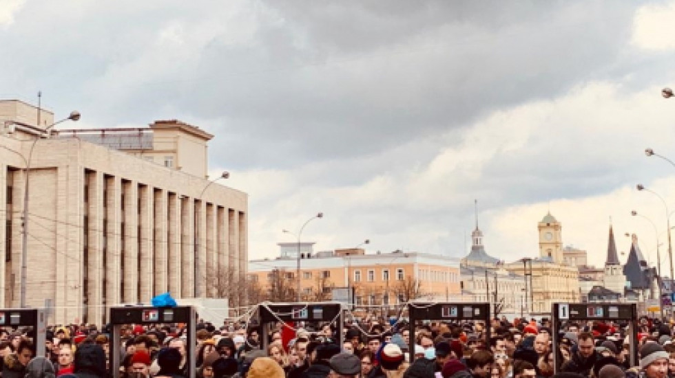 Видео: IC3PEAK поет на митинге в Москве