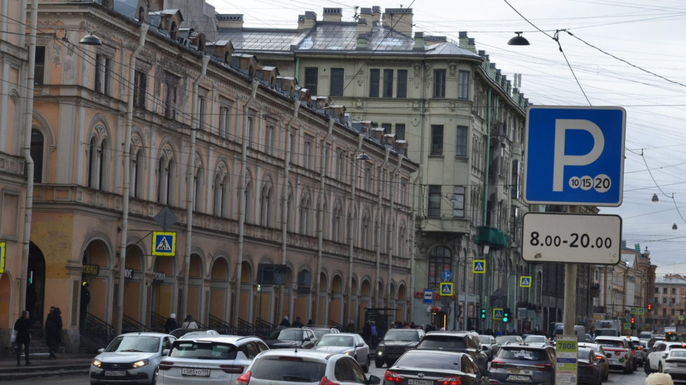 На платных парковках Петербурга изменятся номера