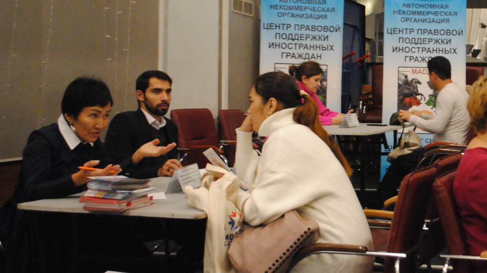Число трудовых мигрантов в Петербурге возрастает